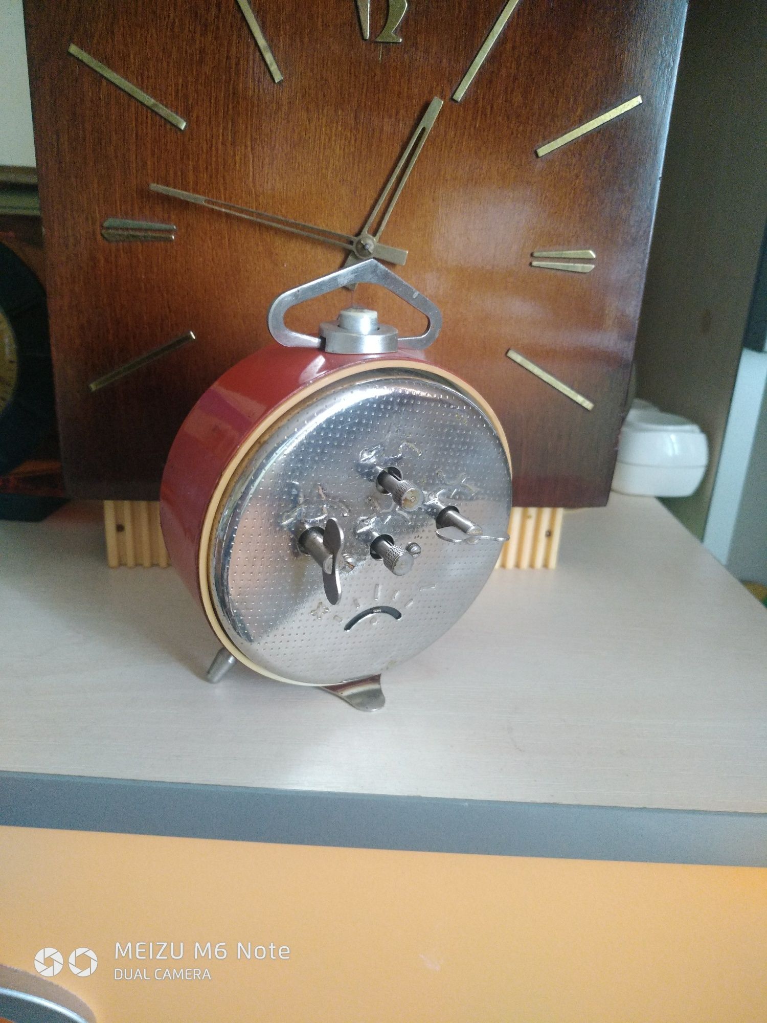 Часы настольные механические, будильник Витязь. рчз.