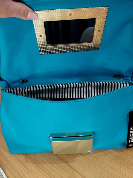 Duża kopertówka w pięknym turkusowym kolorze ze złotymi dodatkami