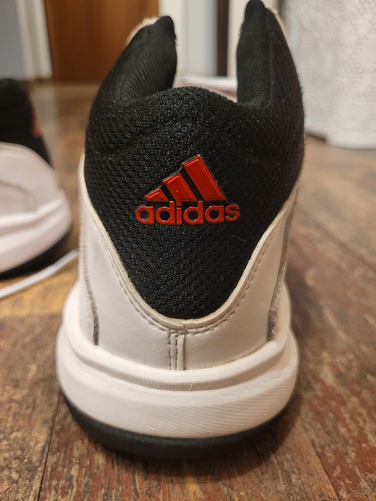 Buty do koszykówki Adidas Isolation 2