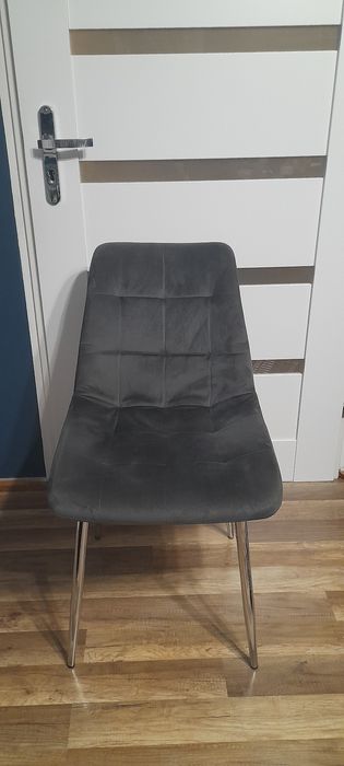 Krzesła na sprzedaż