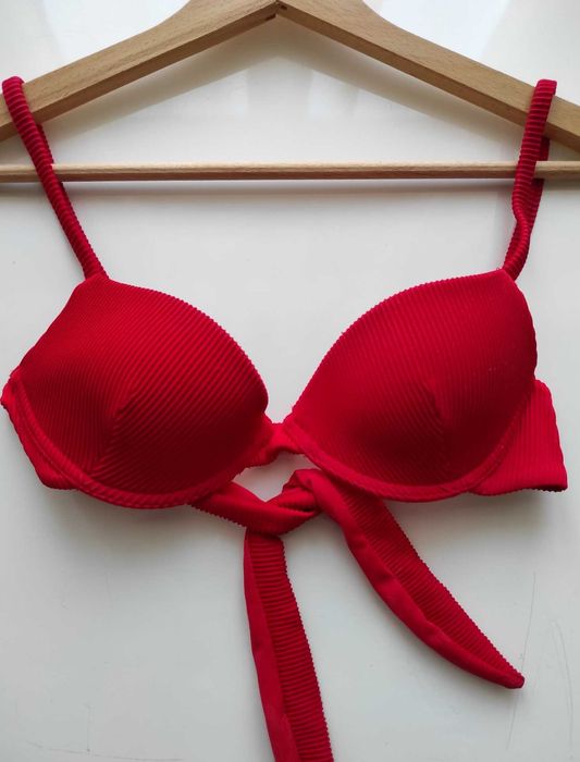 Czerwone bikini, Tezenis