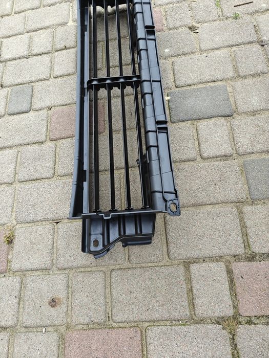 В наявності жалюзі нижні Volvo C40 XC40 RECHARGE оригінал