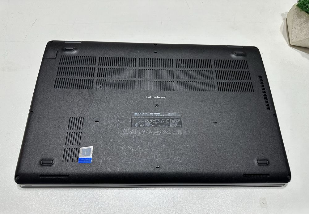 Dell Latitude 5500 15,6"FHD IPS Touch |i5-8365U |16Gb |SSD 512GbNVMe
