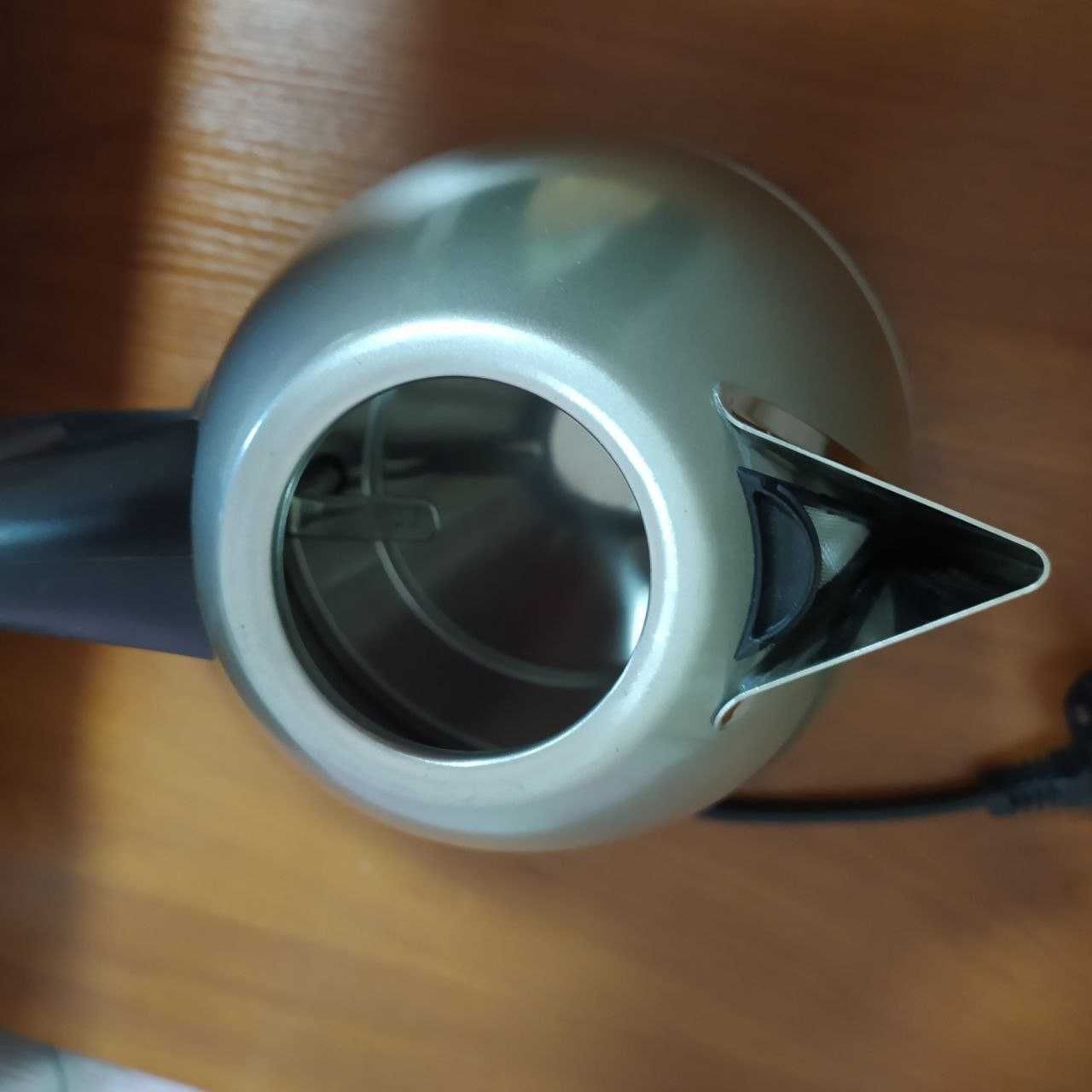Електрочайник 1.7L, DeLonghi KBX 2016. Новий.