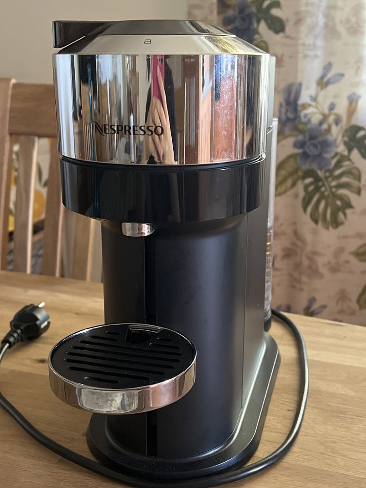 Máquina Café Nespresso Vertuo Next