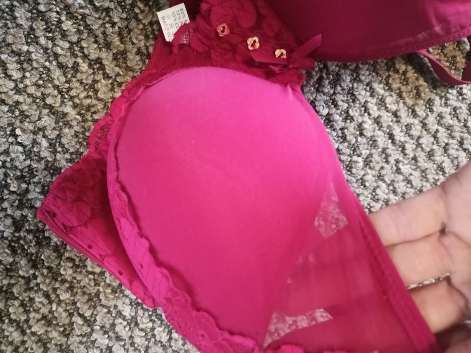 Biustonosz czerwony 75/80 D