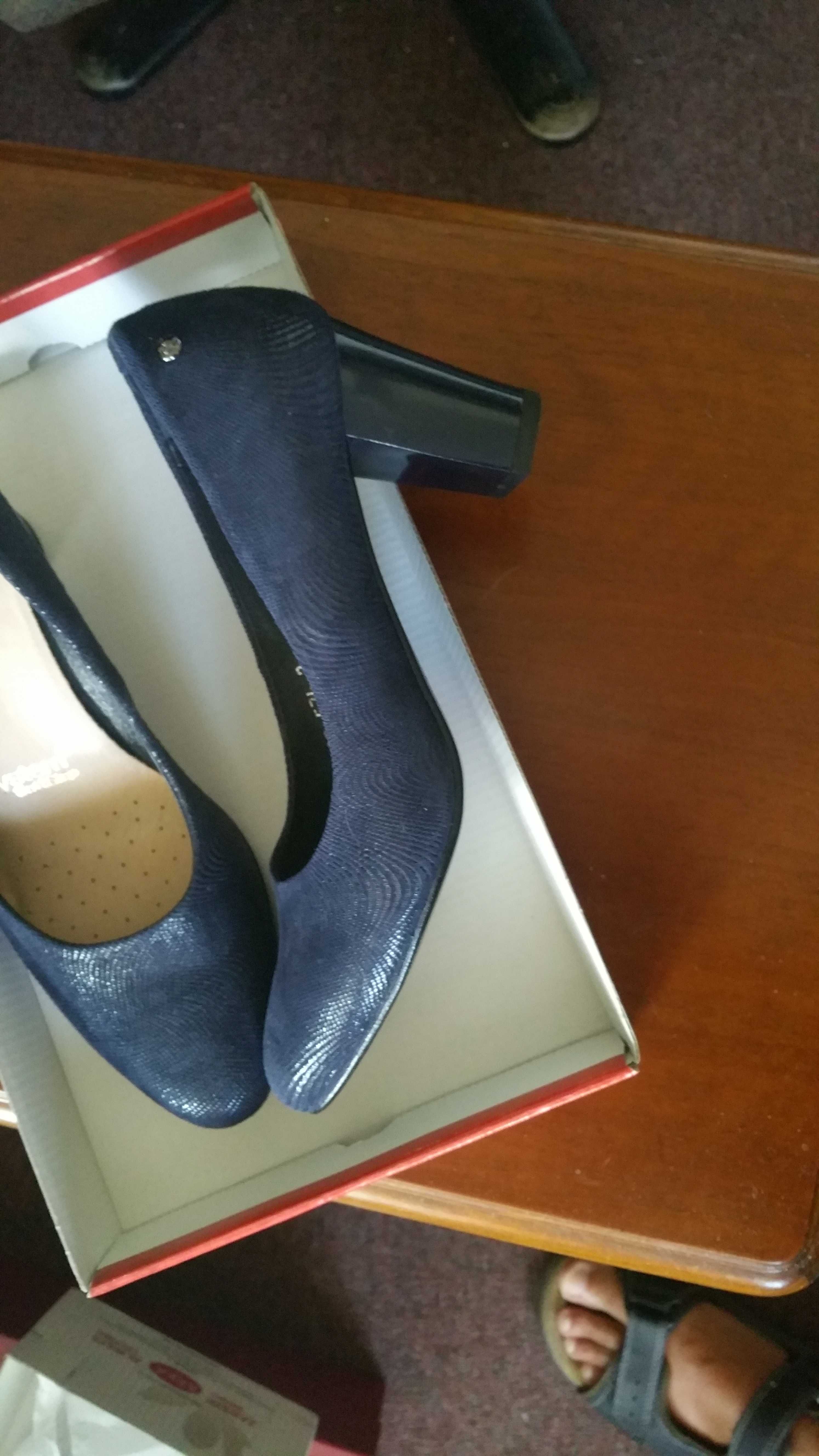 sprzedam buty damskie