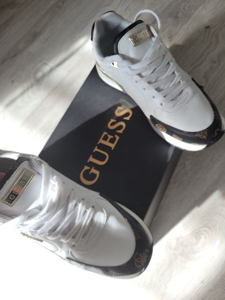 Sneakersy białe Guess 39
