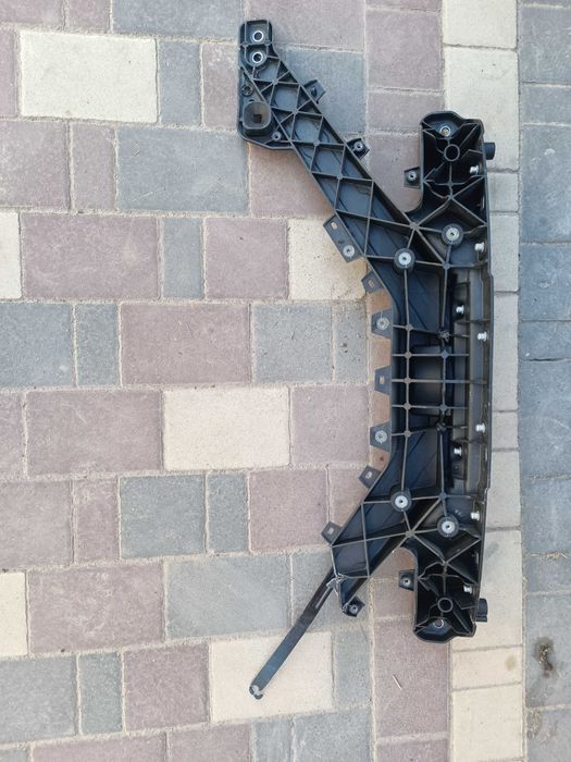 продам телевізор на тесла модел 3