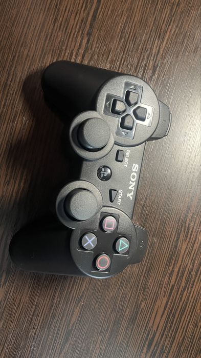 Продам геймпад на пс-3 оригинальный.