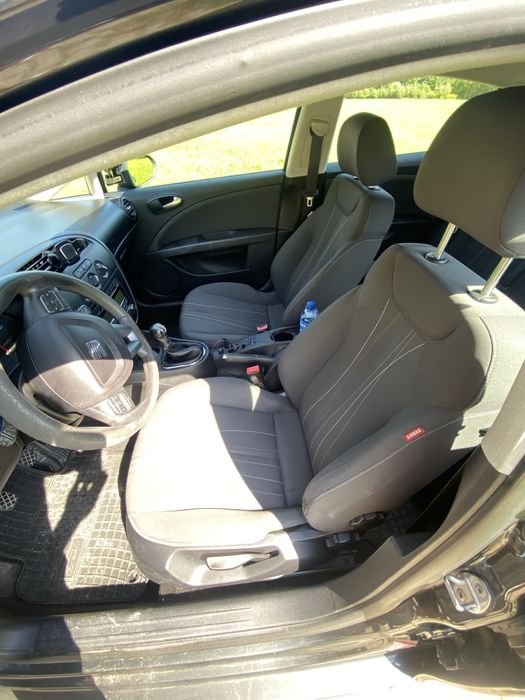Sprzedam Seat Leon 2012 polift. Uzywany przez kobiete. ZADBANY!