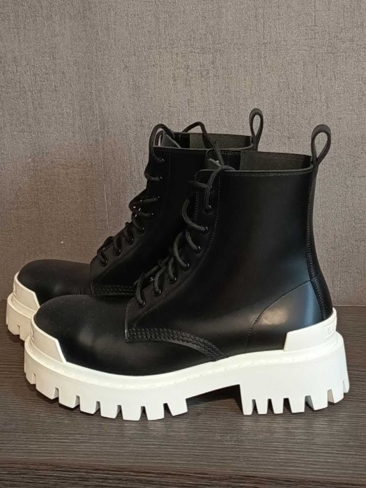 Оригінальні шкіряні черевики Balenciaga Strike Boots