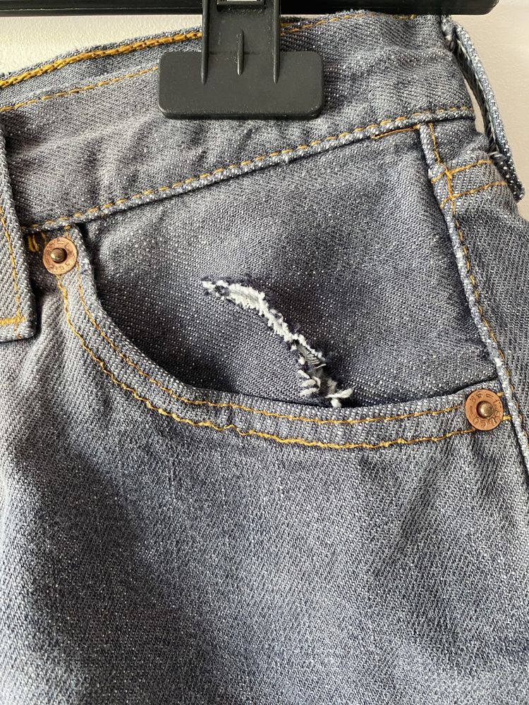 Levis 501 szorty jeansowe spodenki postrzępione