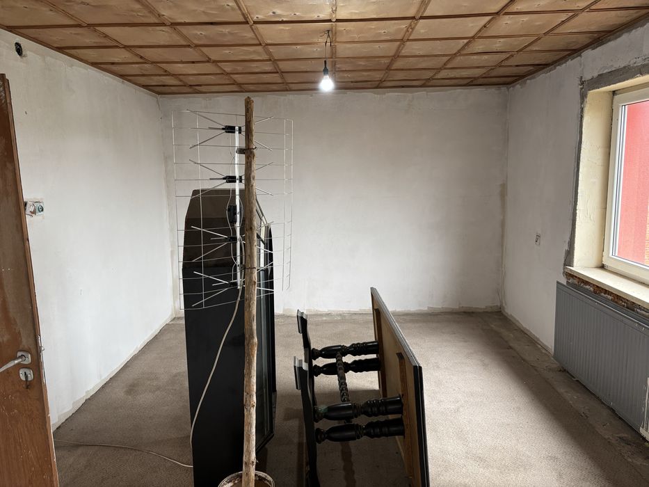 Dom z potencjalem 195m, dzialka 15.7 ar, pomieszczenia gospodarcze.