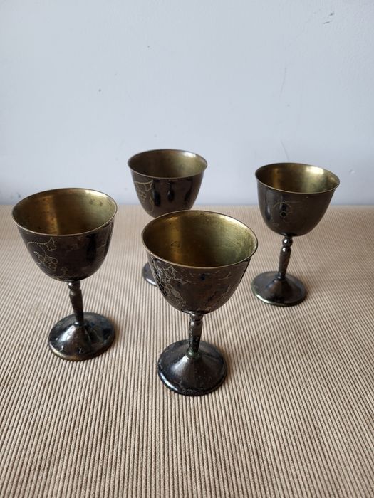 Набір елегантних рюмок