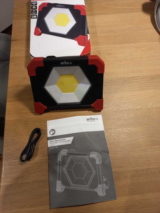 Wiha akumulatorowy reflektor budowlany 30 W, 3 000 lm nowy