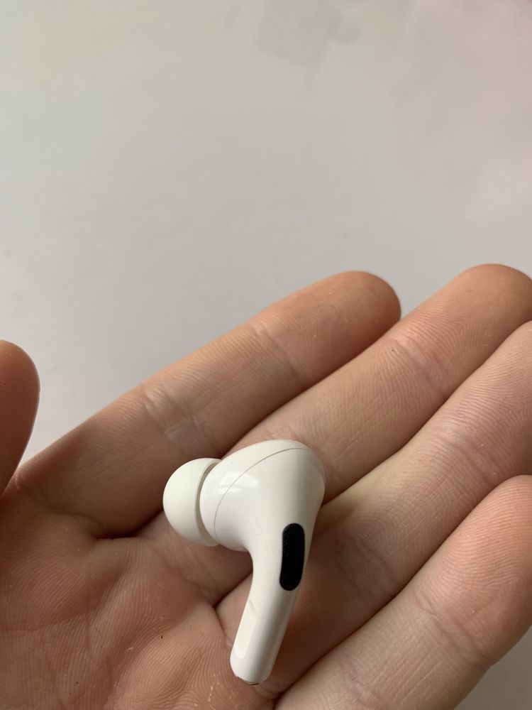 Продам лівий навушник AirPods Pro оригінал A2084