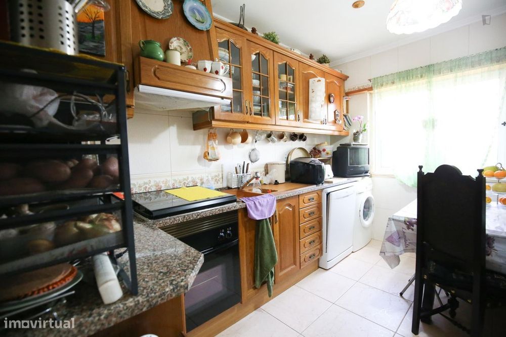 28316 - Quarto com cama de solteiro em casa com...