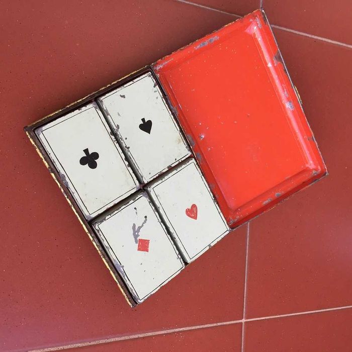 Caixa de colecionador -- Caixa metal  guardar baralho cartas -- ALEMÃ