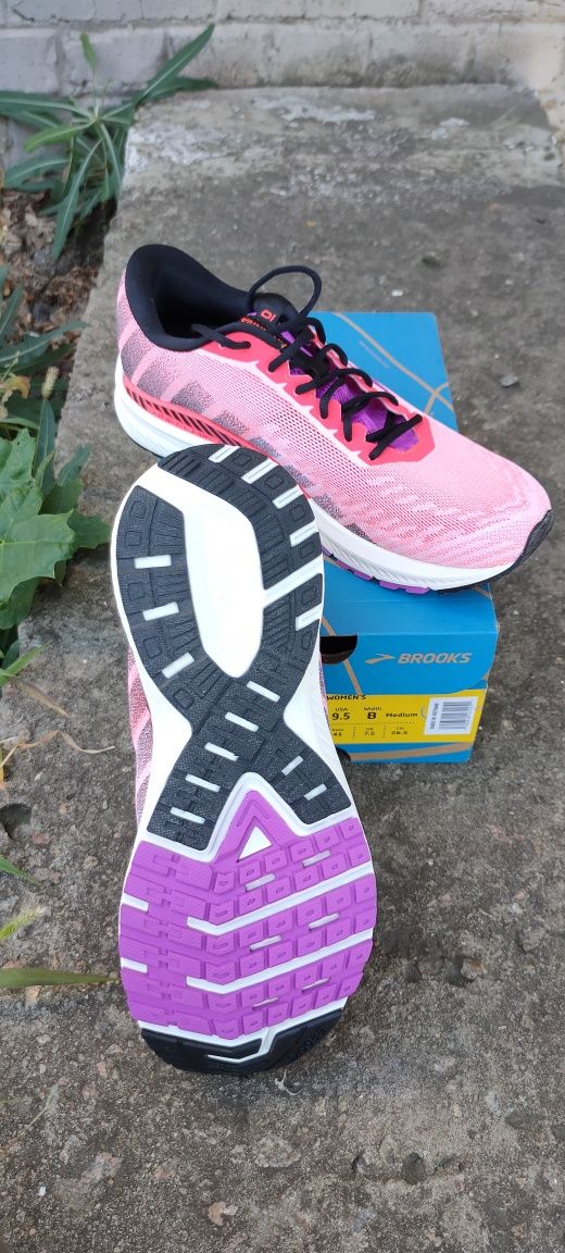 Кросівки жіночі BROOKS RAVENNA 10