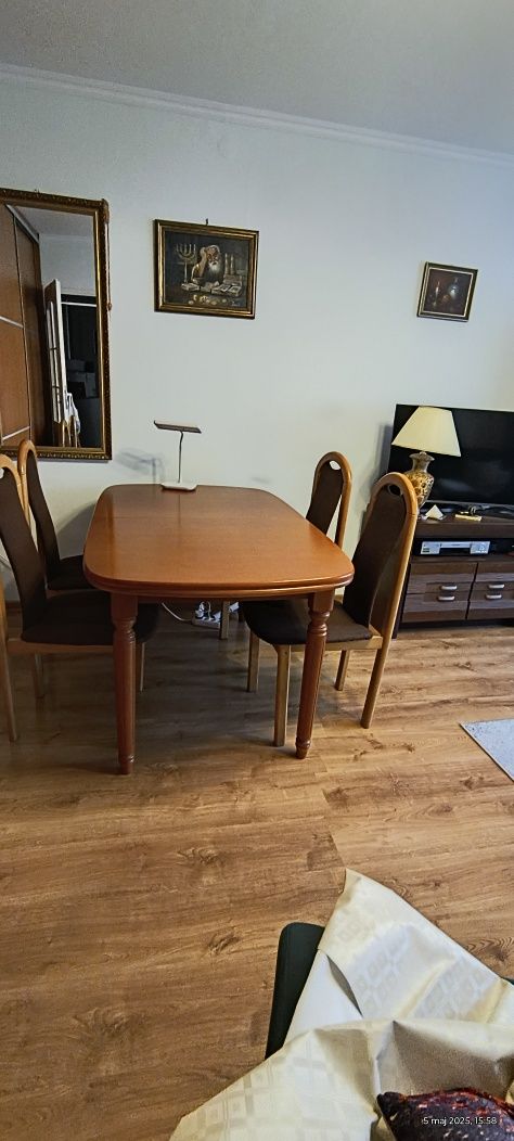 Stół dostół do salonu kolor antyczna czerwień