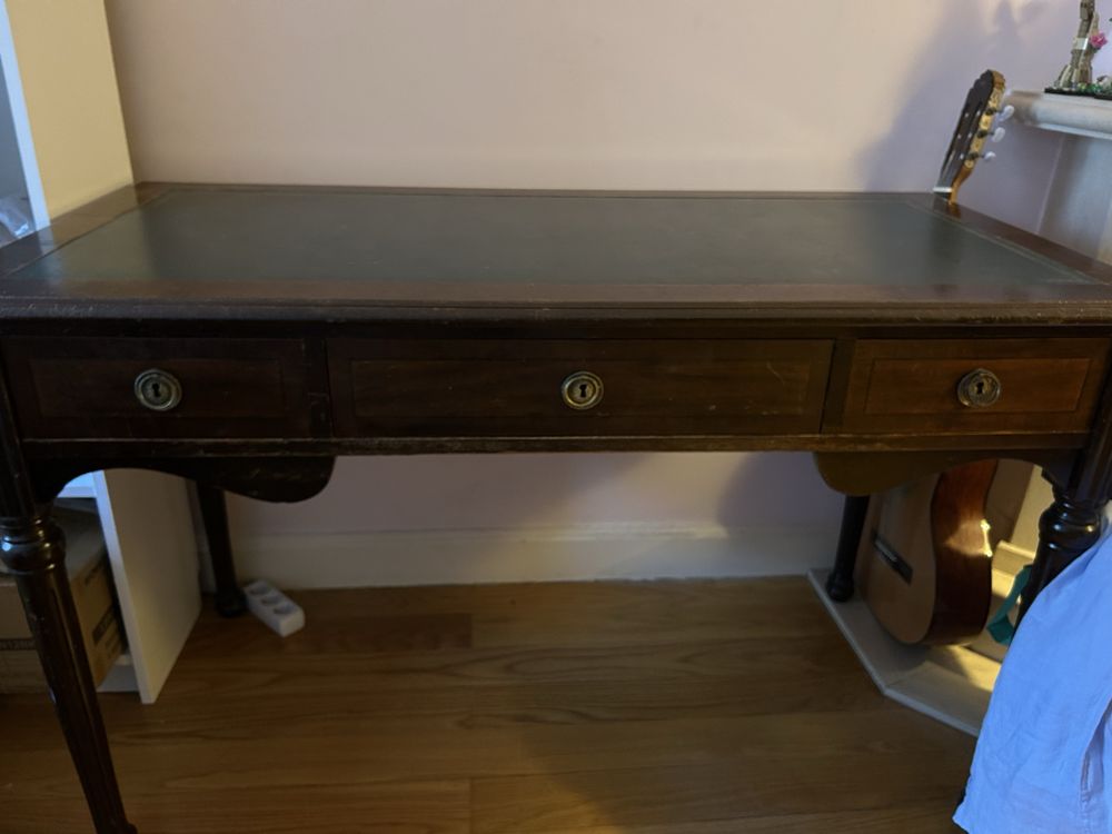 Mesa feita à mão