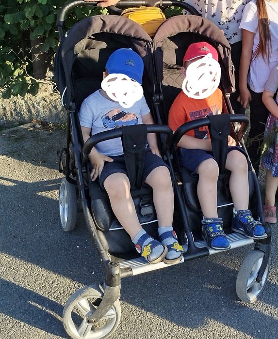 Коляска для двійні