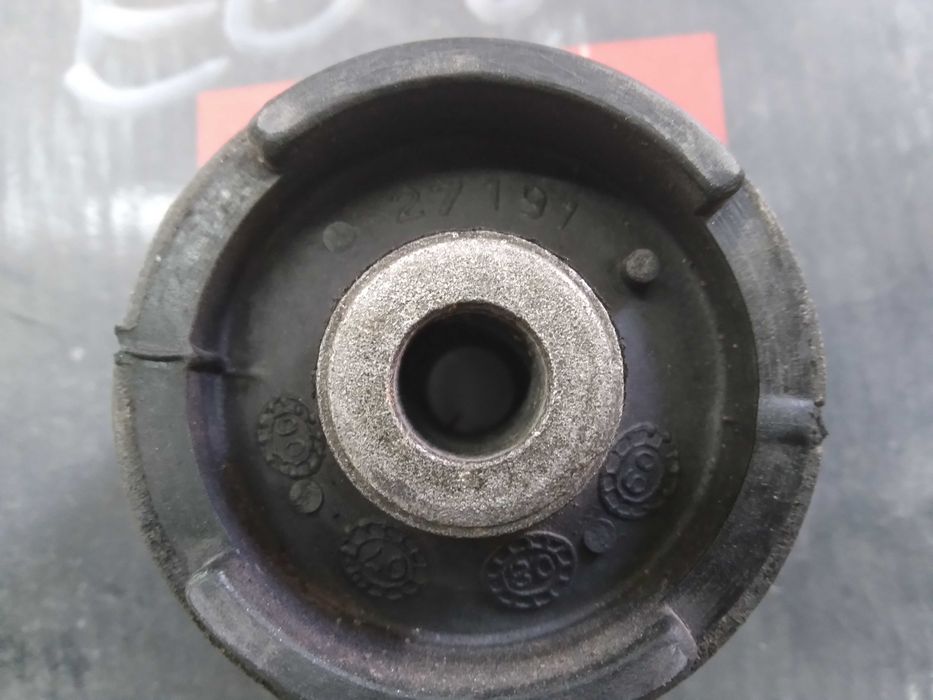 задний  Сайлентблок E46