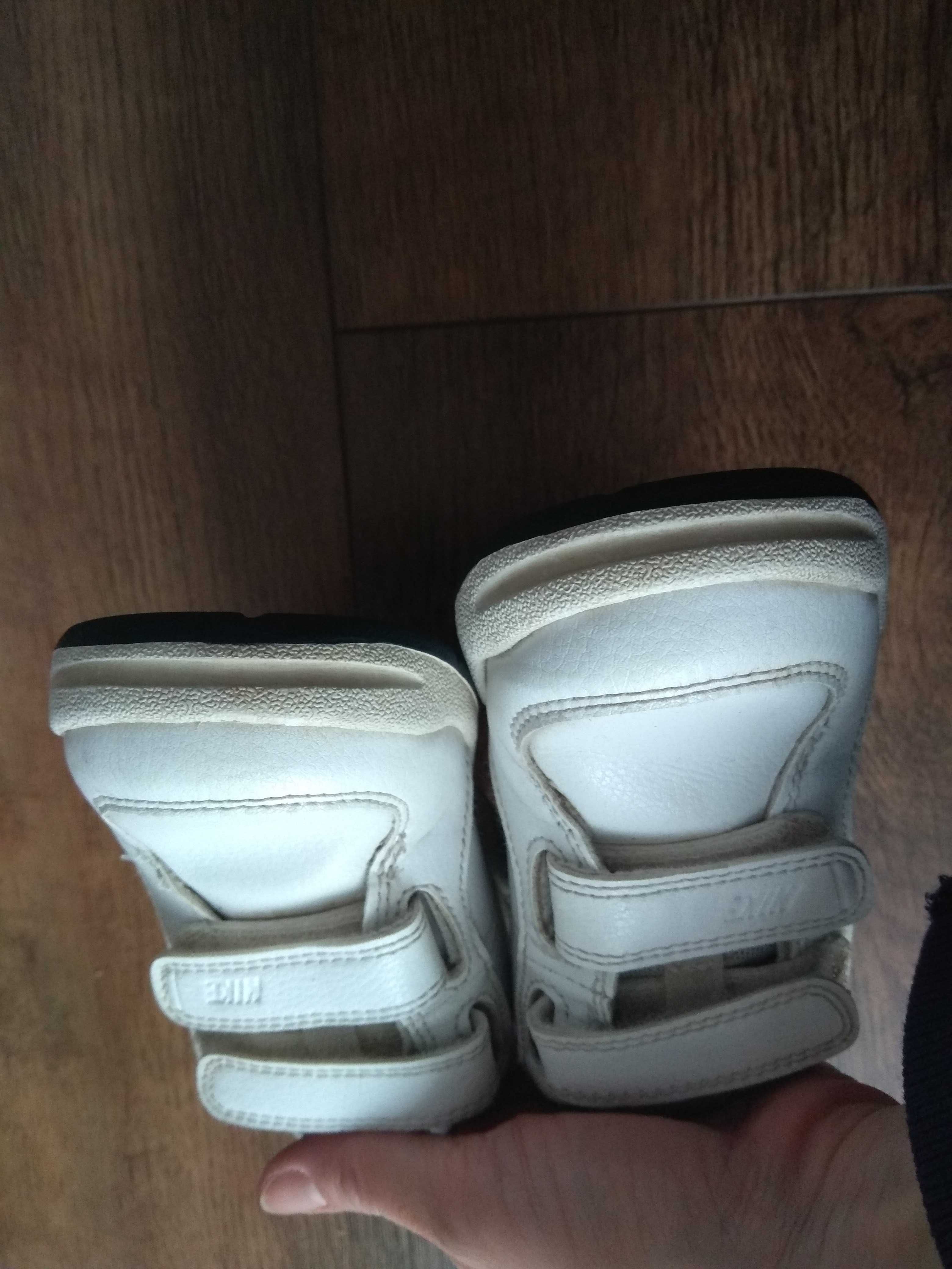 Adidasy NIKE rozm 26
