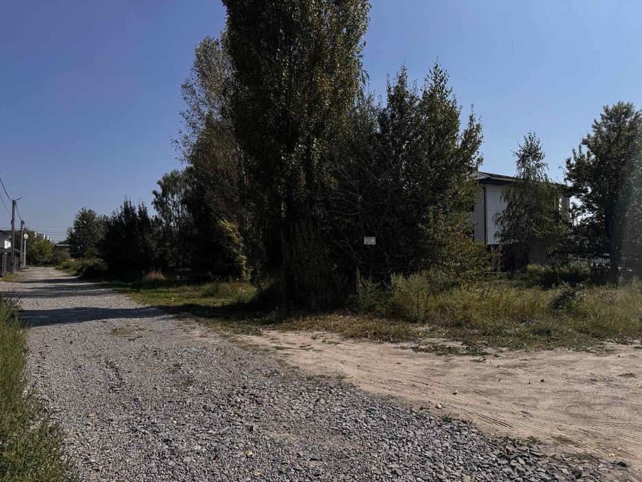 Продаж двофасадної ділянки 10соток, мінімальне оформлення.