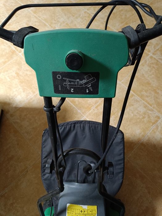 Máquina de cortar relva