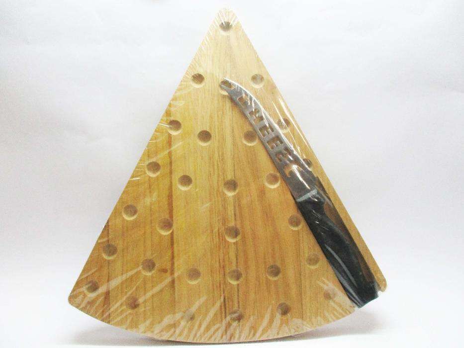 Tábua de Madeira e Faca para Queijo