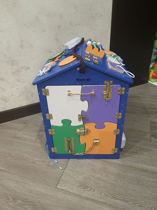 Крутий, великий бізіборд