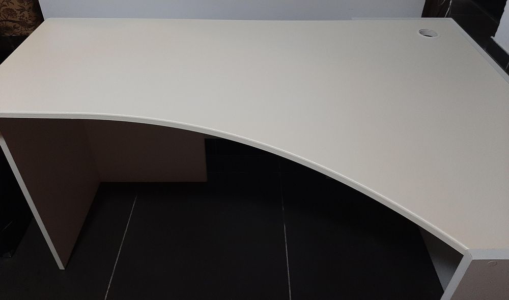 Nowoczesne biurko narożne Meblik z prawdziwego drewna