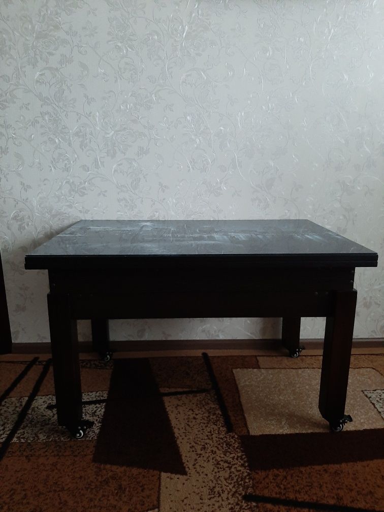Стіл трансформер на роликах