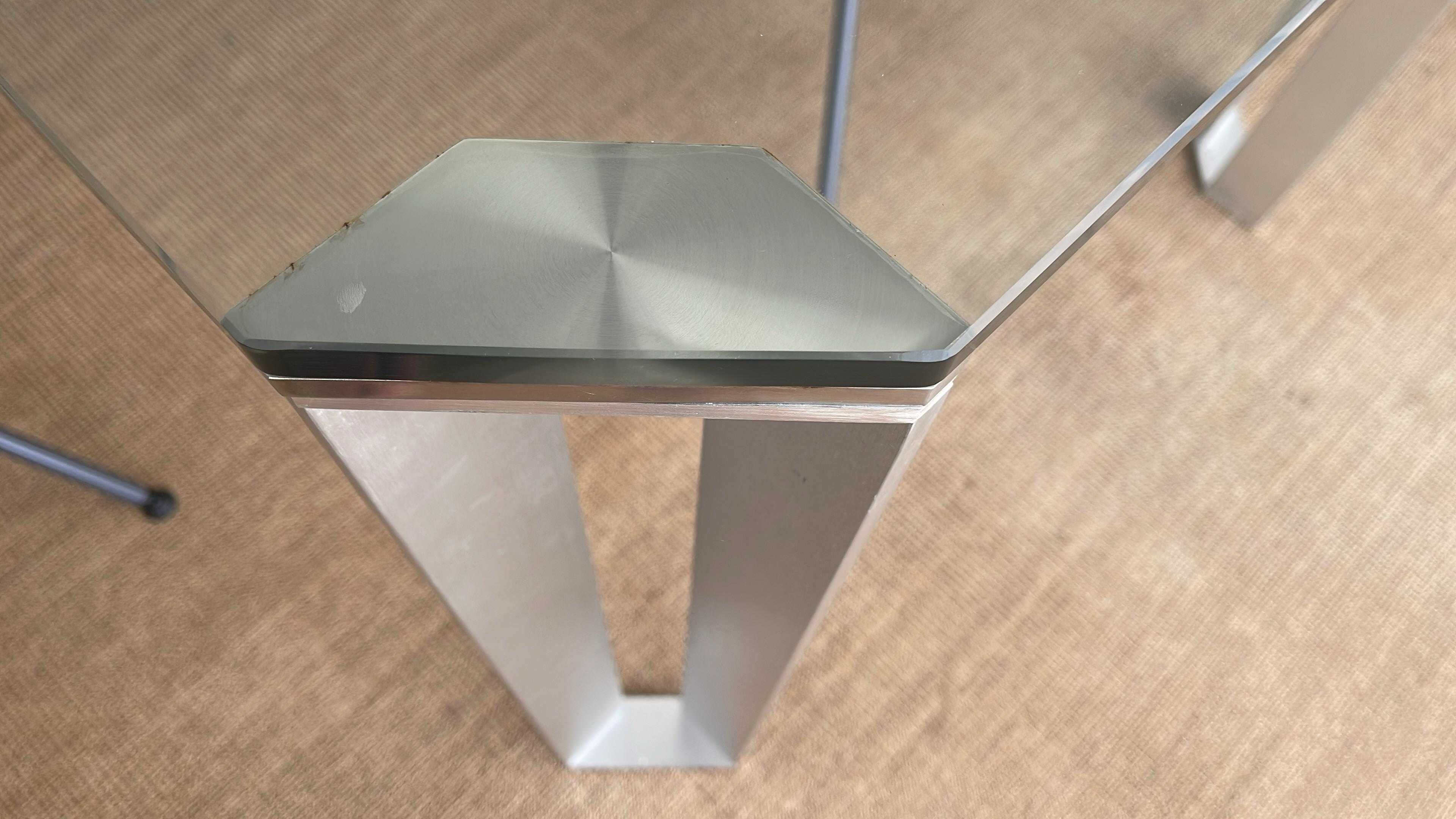 Mesa de jantar Interforma em vidro temperado e aço inoxidável