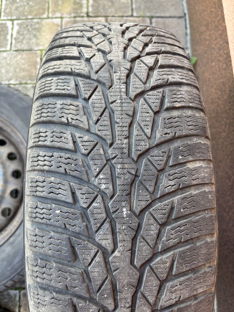Opony zimowe nokian z felgami 15"