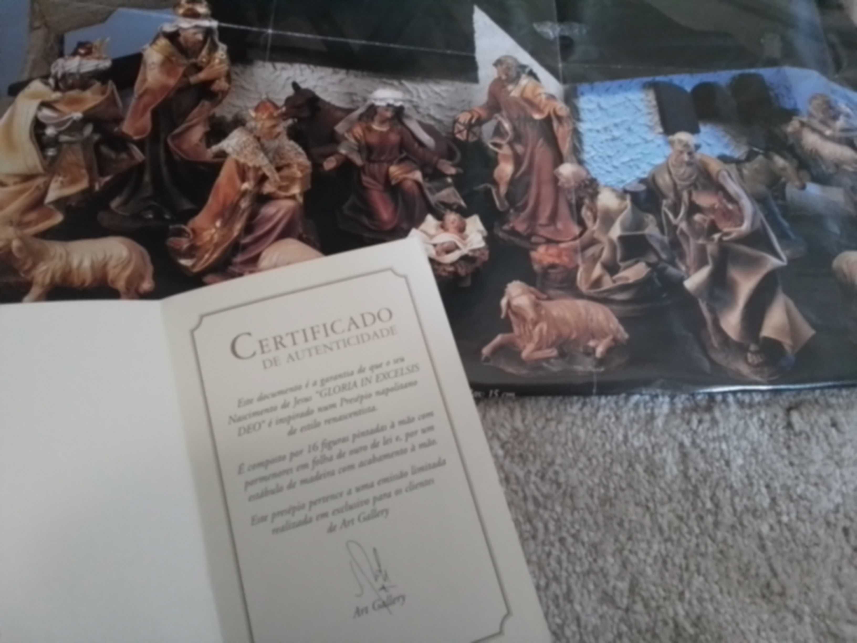 Presépio "O Nascimento de Jesus" com 16 figuras e estábulo /NOVO PREÇO