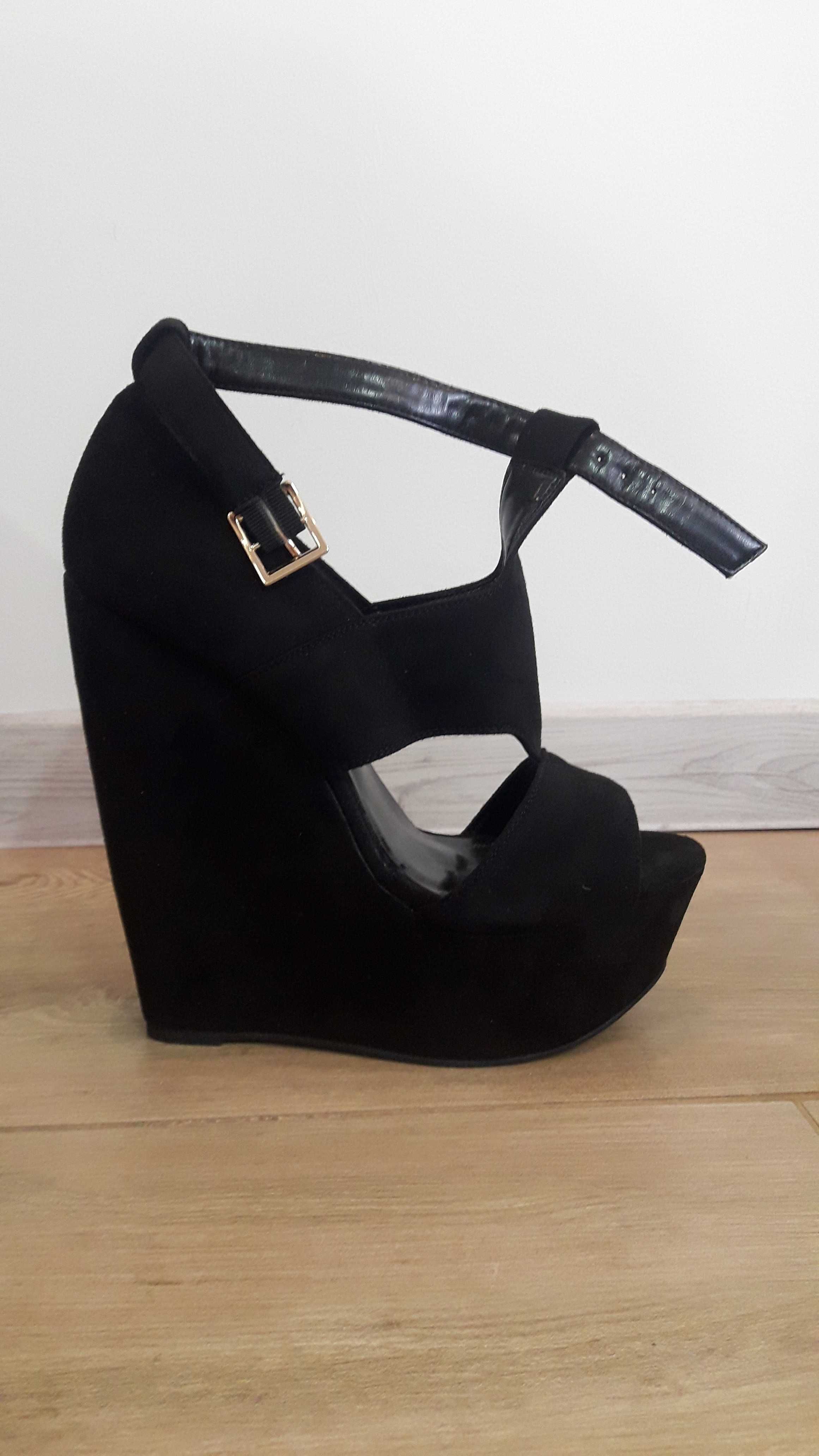 Wysokie Buty na koturnie i platformie