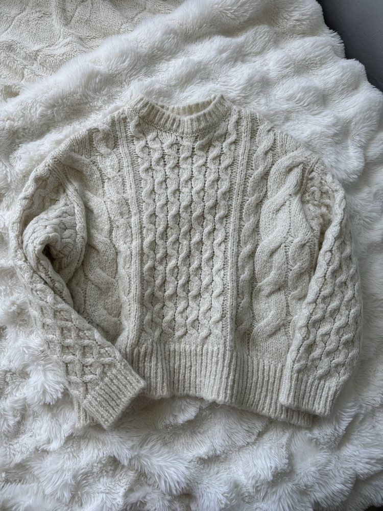 Kremowy sweter zara z warkoczem wełna