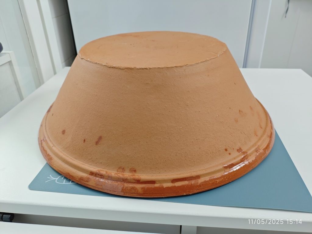 Vendo alguidar de barro usado, ótimo para amassar pão.