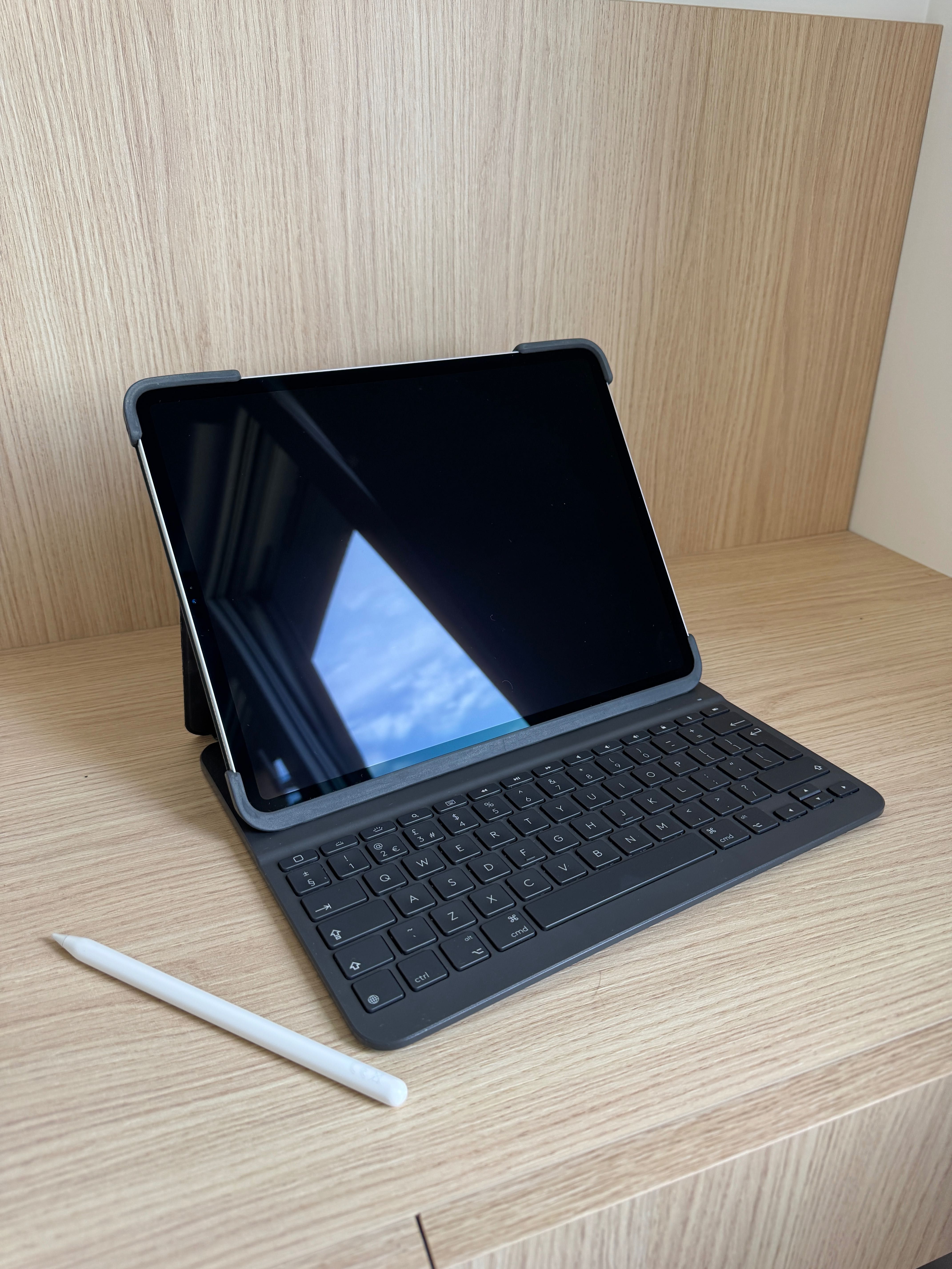 iPad Pro 12.9” (2020, 4. gen) 256 GB Wi-Fi + Pencil + klawiatura