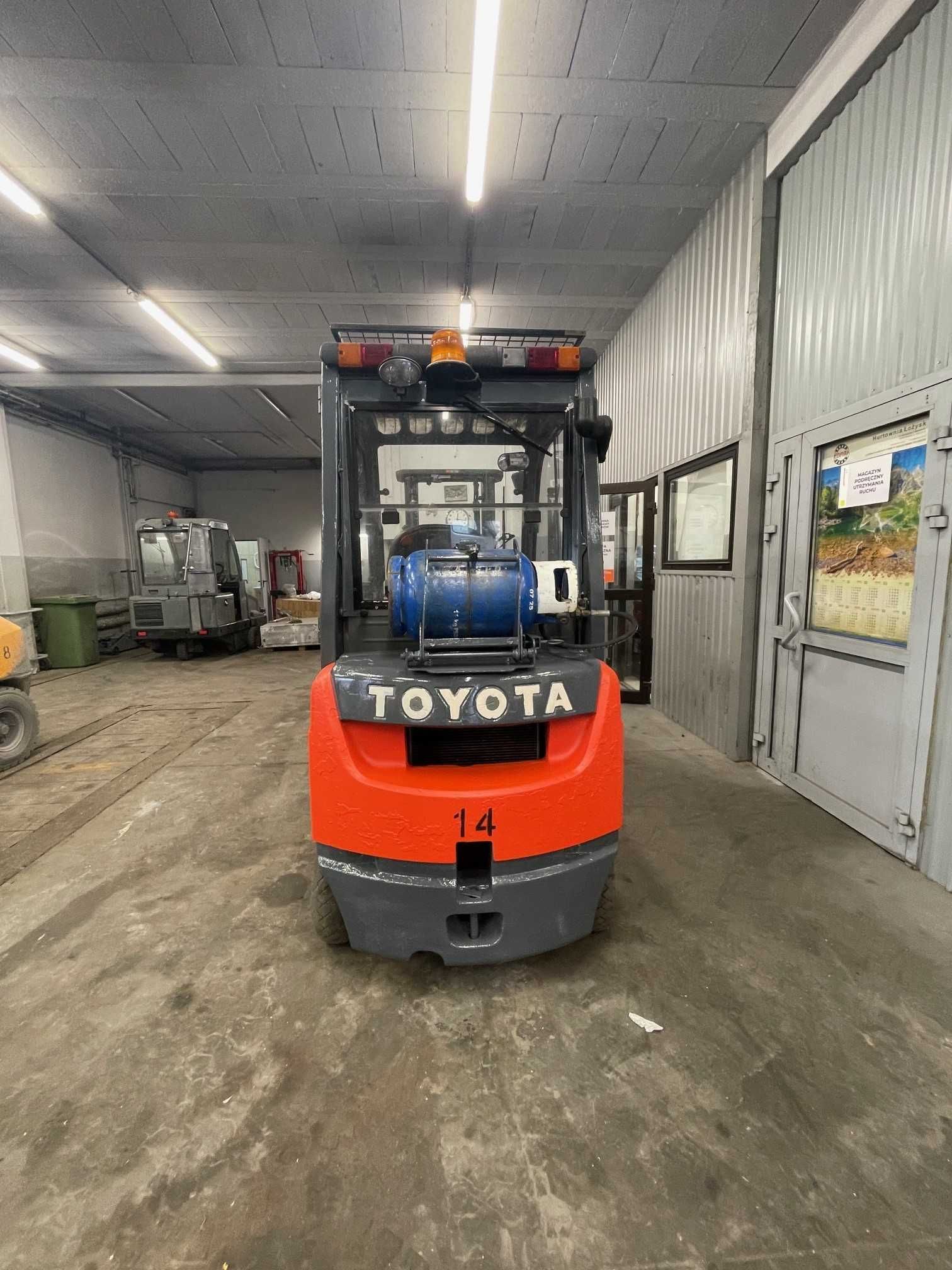 Wózek widłowy 1.8T Toyota 02-8FGF18 UDT