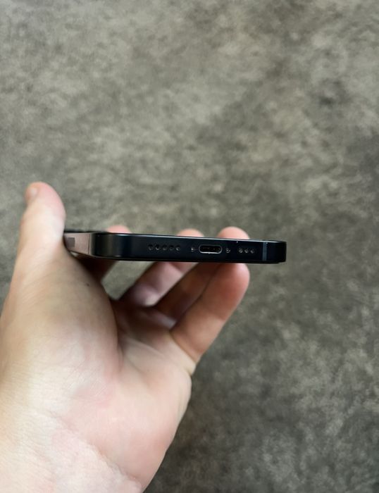 Продам Айфон 13 на 128гб