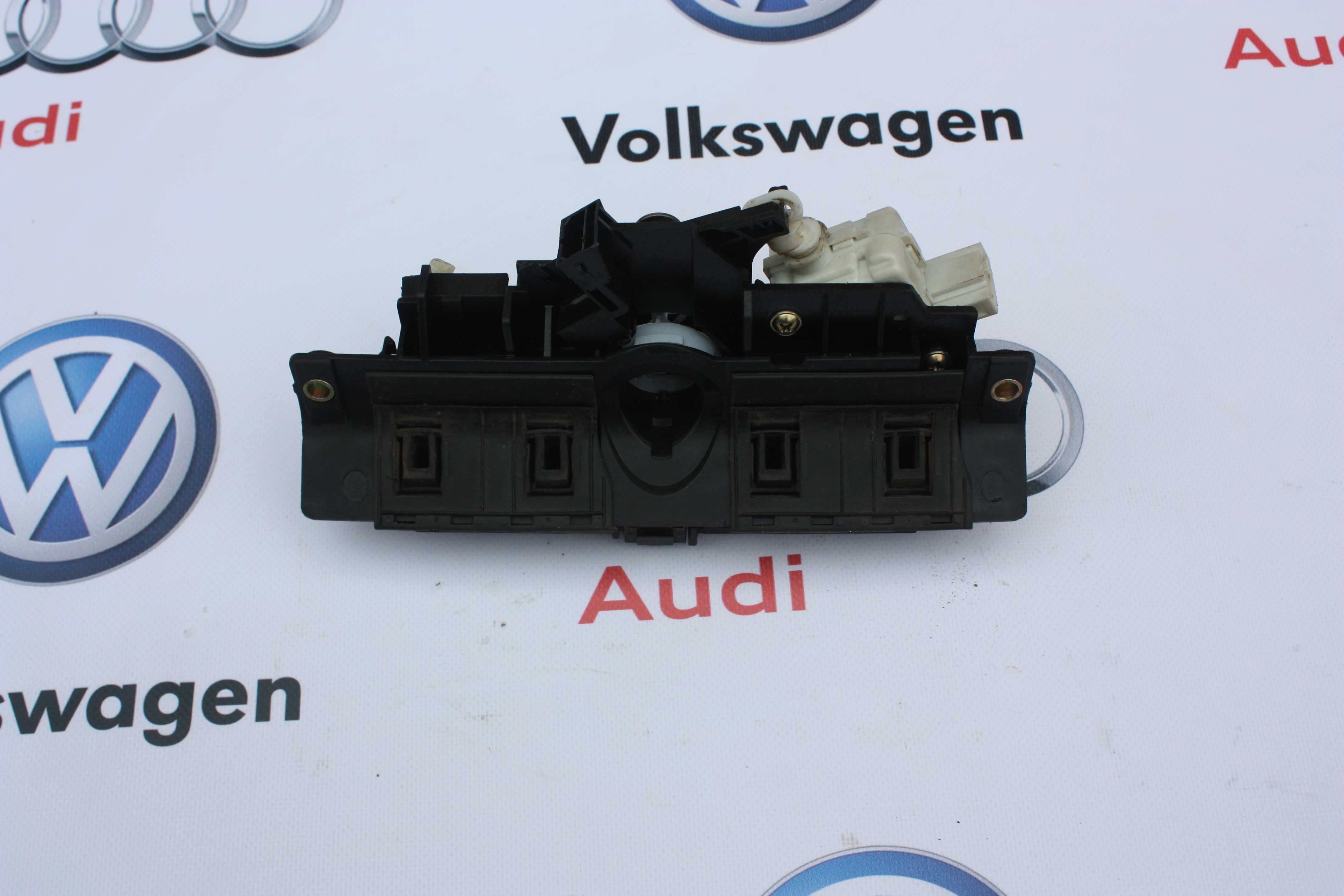 Замок ляди кришки багажника Audi A6 C5
