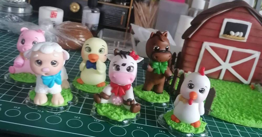 Decoração para bolo com o tema  animais da quinta