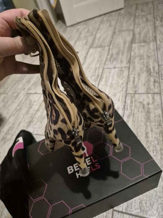 Танцевалтные туфли High heels на 26.5см натуральная замша