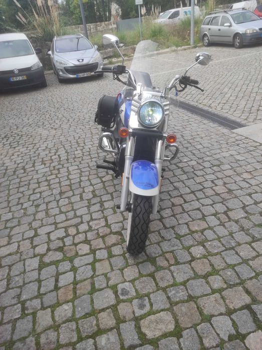 Moto UM renegade classic como nova