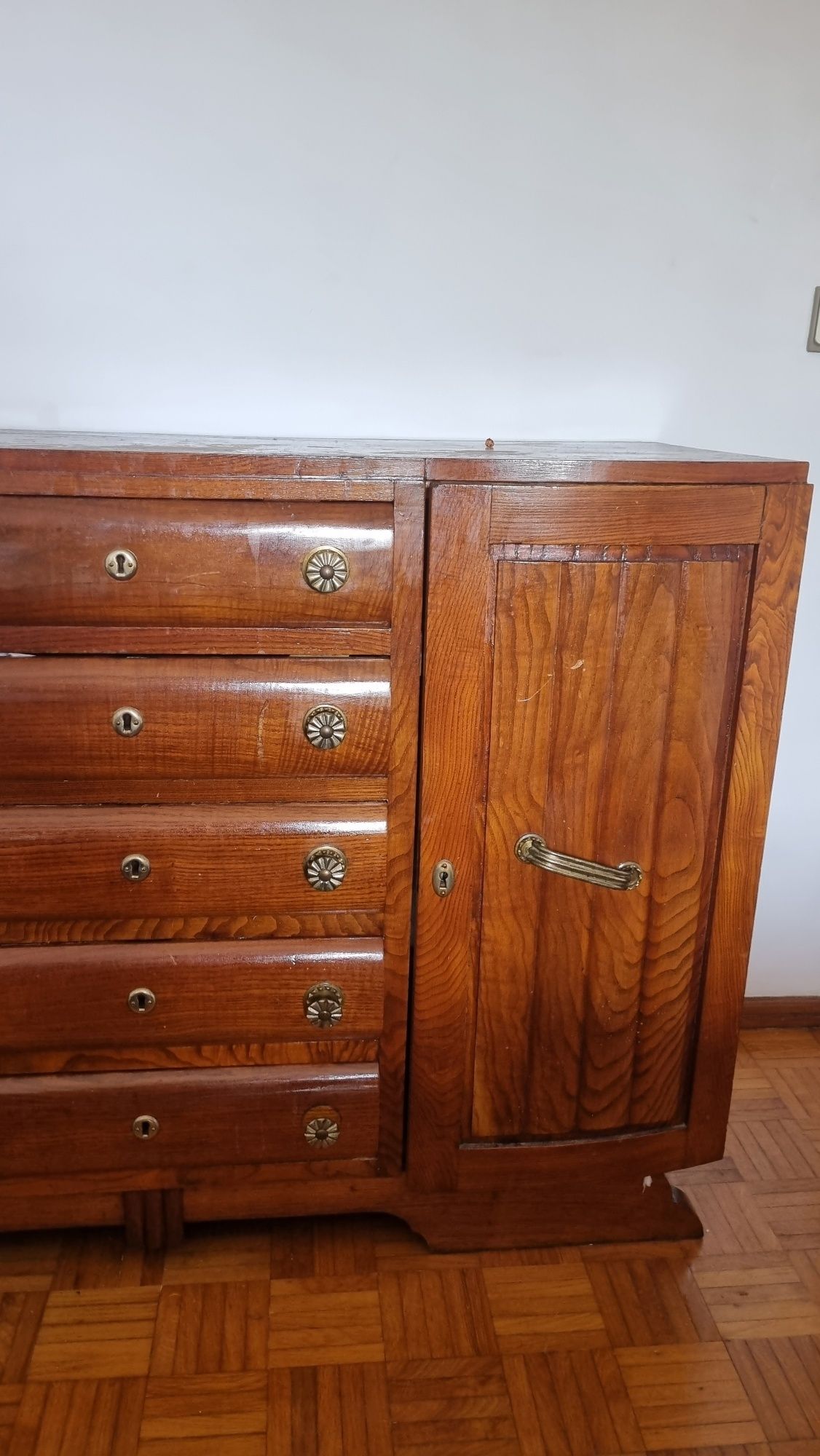Comoda de madeira