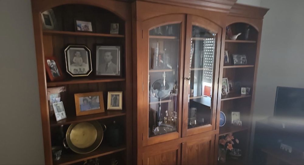Móvel de sala em madeira maciça